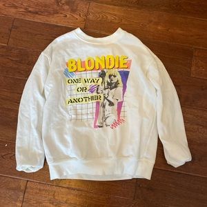 Super cute white long sleeve tee!